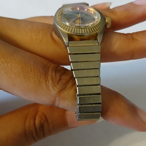 Vintage Remington Elegant Gold Tone Stretch Band Quartzarama Watch Japan Movt - Picture 9 of 10